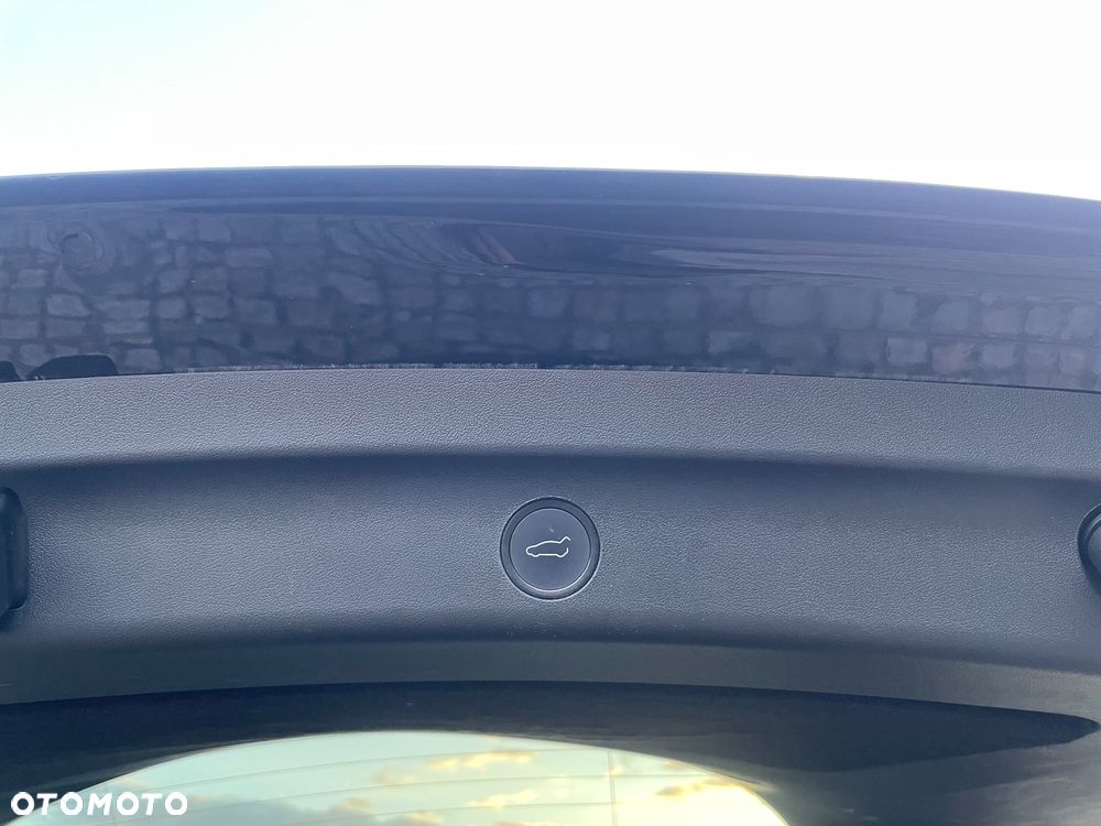 Tesla Model Y Long Range Dual Motor AWD - 15