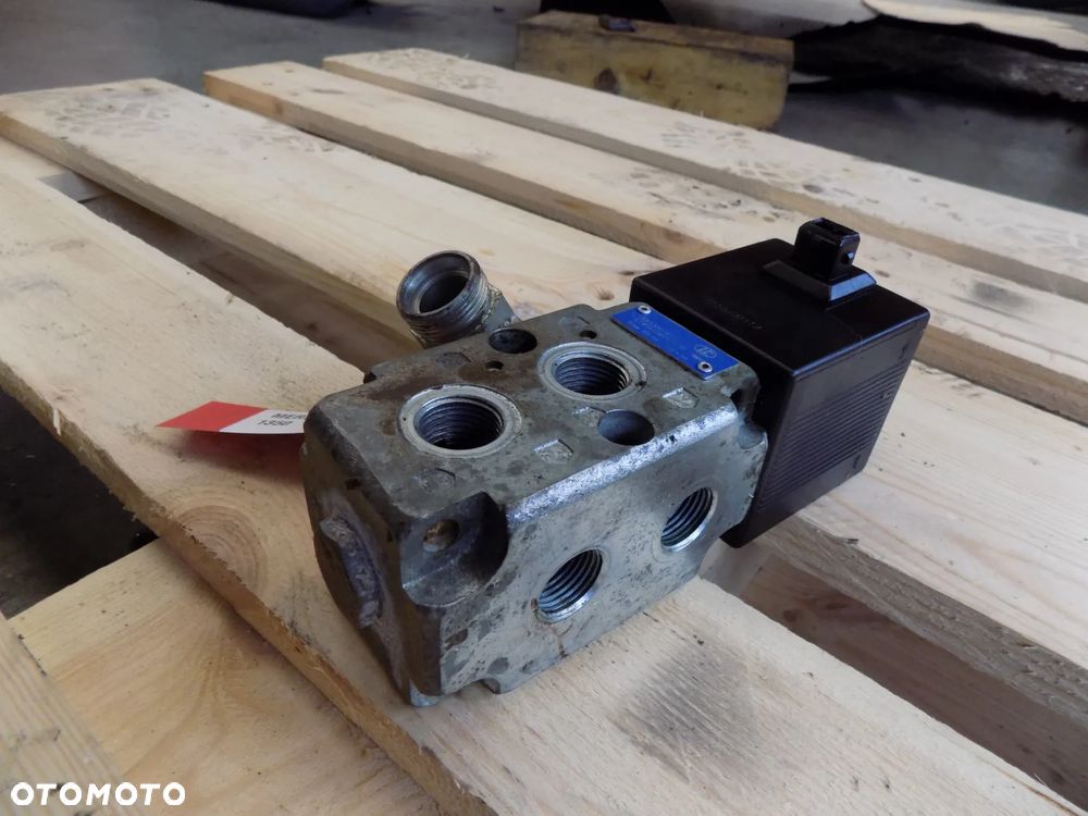 Merlo P 34.7 zawór hydrauliczny rozdzielacz elektrozawór R933007844 cewka - 4