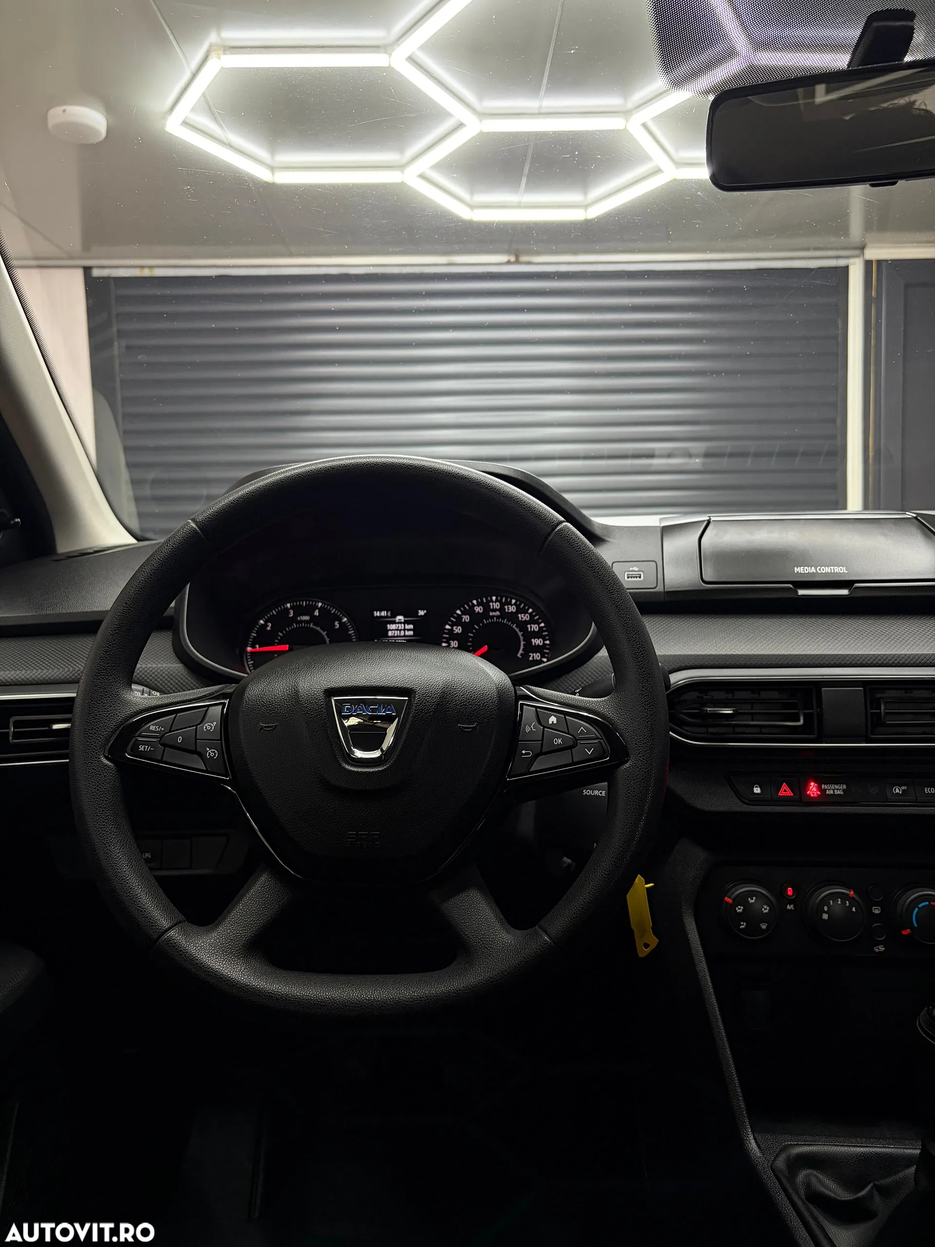 Dacia Logan TCe 90 Essential - 30