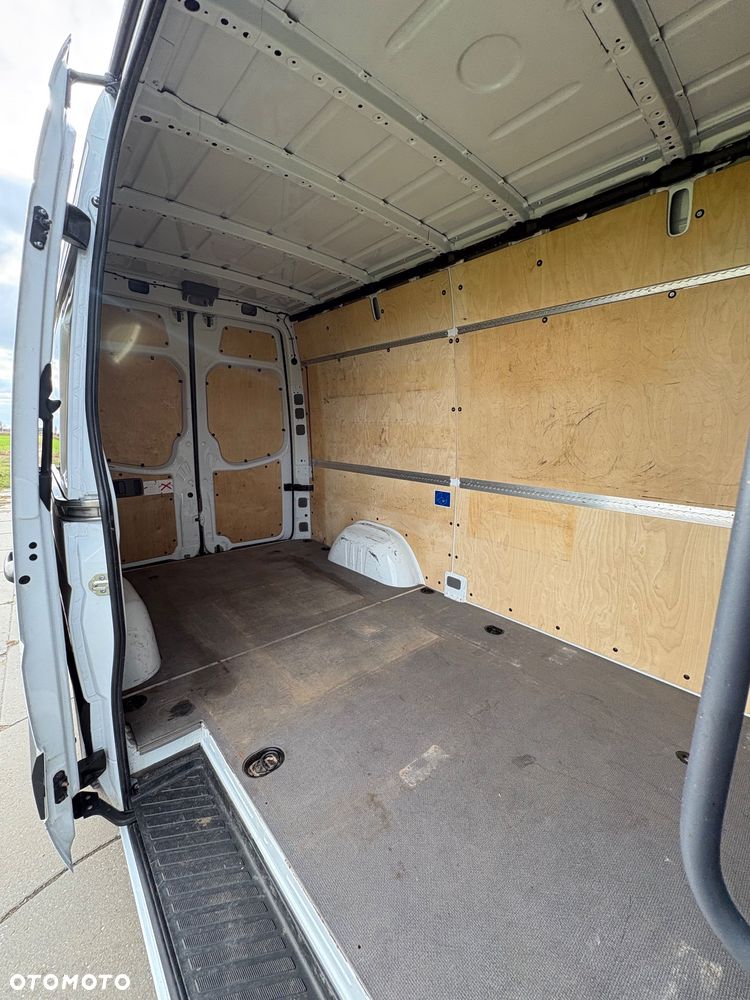 Mercedes-Benz Sprinter - 20