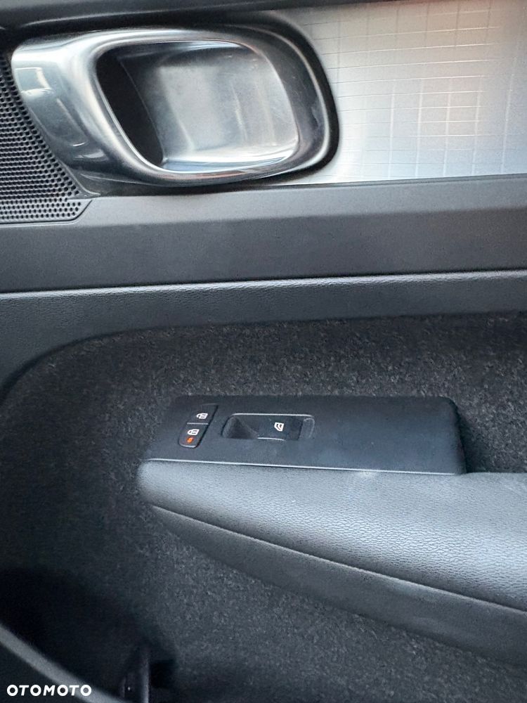 Volvo XC 40 - 23