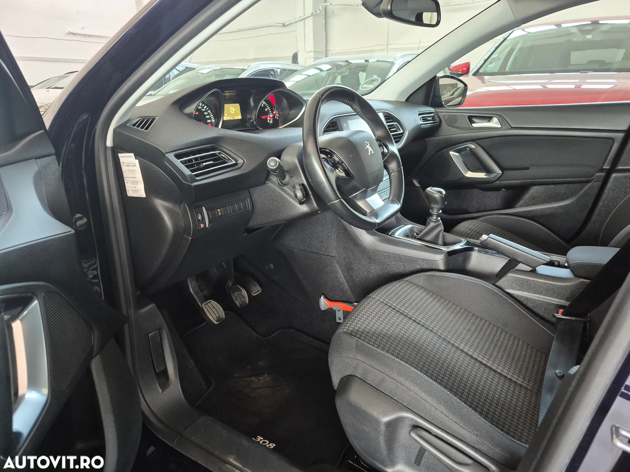 Peugeot 308 1.2 L PureTech Turbo S&S Allure - 10