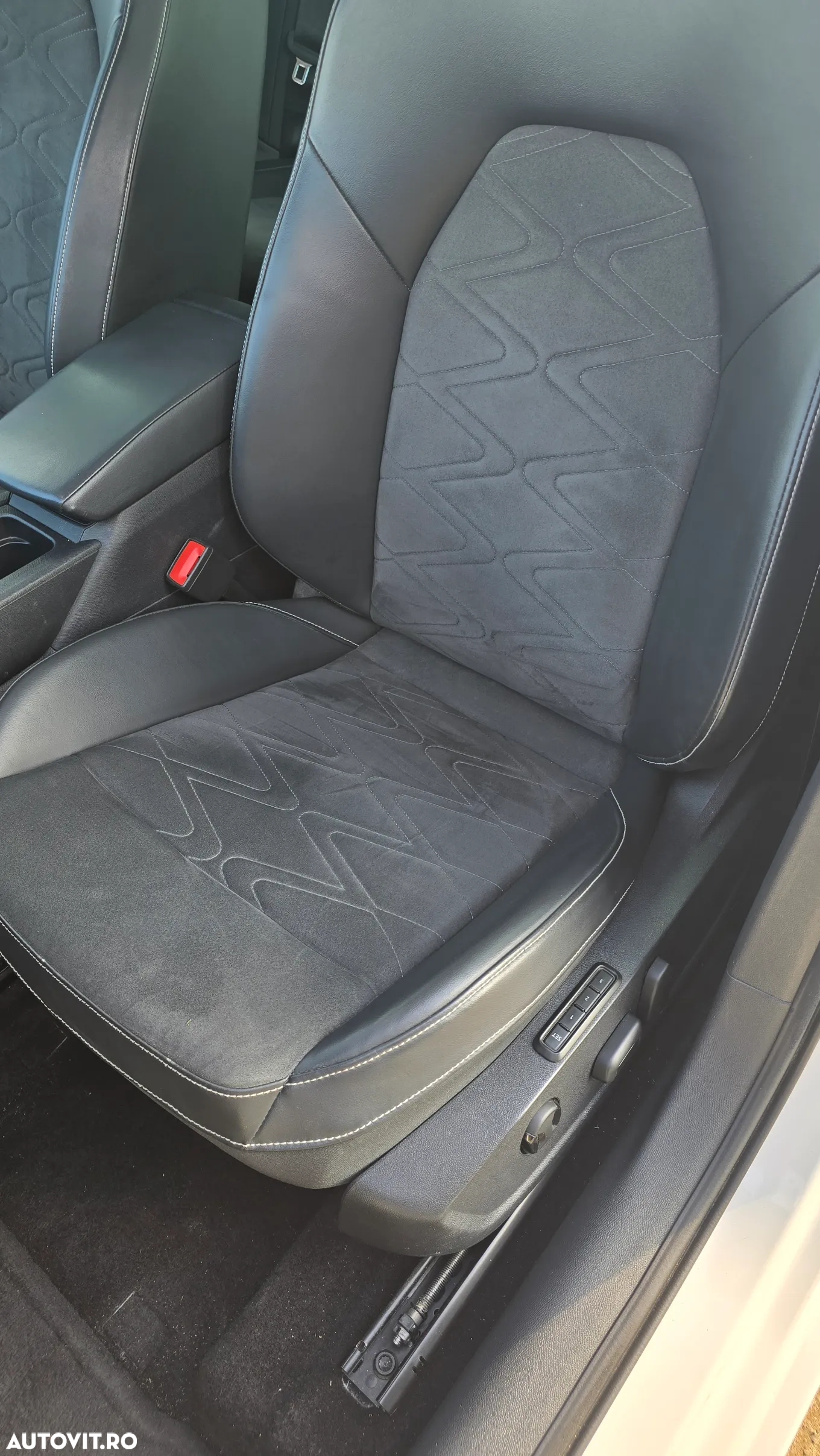 Seat Leon Sportstourer 2.0 TDI DSG Style Edition - 12