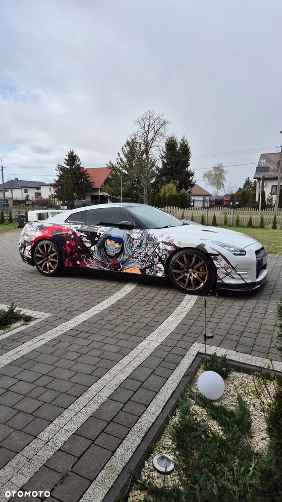 Nissan GT-R - 15