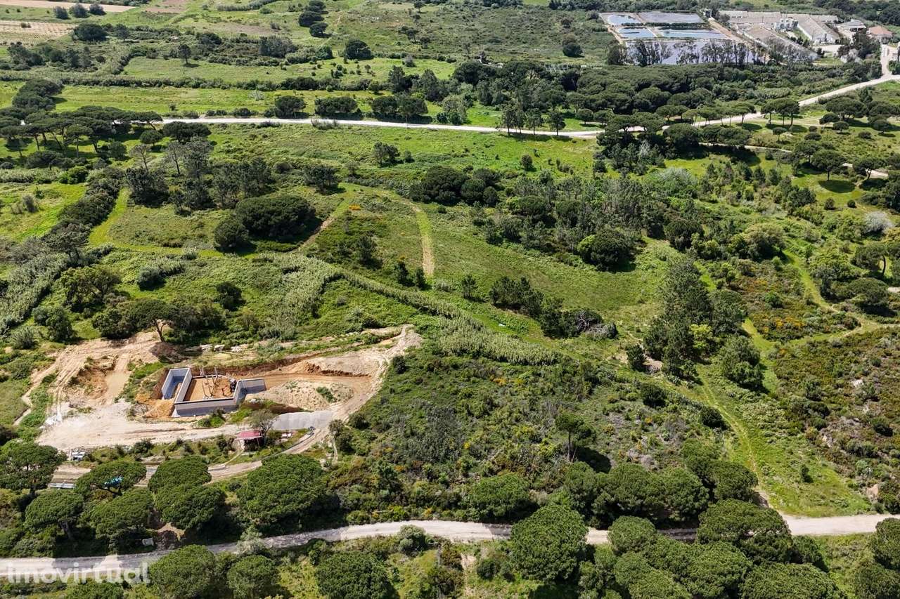 Terreno Rústico com Vista Mar e Viabilidade Construtiva em Azóia, Sesi - Grande imagem: 5/13