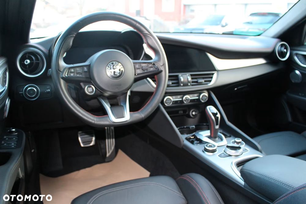 Alfa Romeo Giulia 2.0 Turbo 16V AT8-Q4 Competizione - 10
