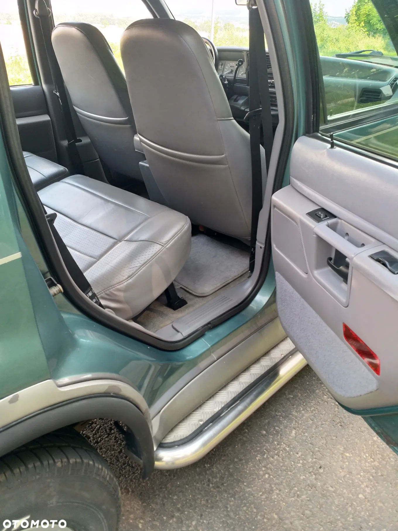 Ford Explorer Standard - 21