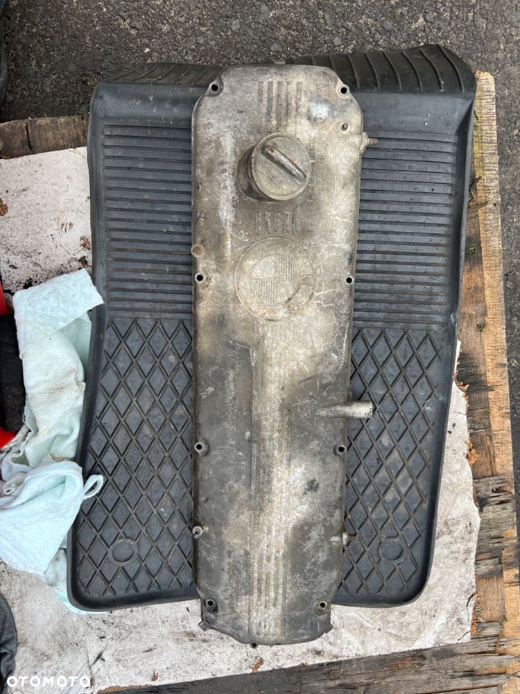 Pokrywa zaworów dekiel M30 1268735