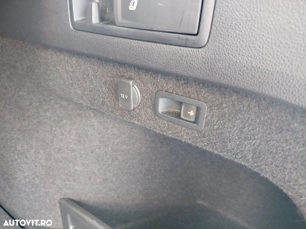 Volkswagen Passat Variant 2.0 TDI SCR DSG 4Motion Elegance - 34