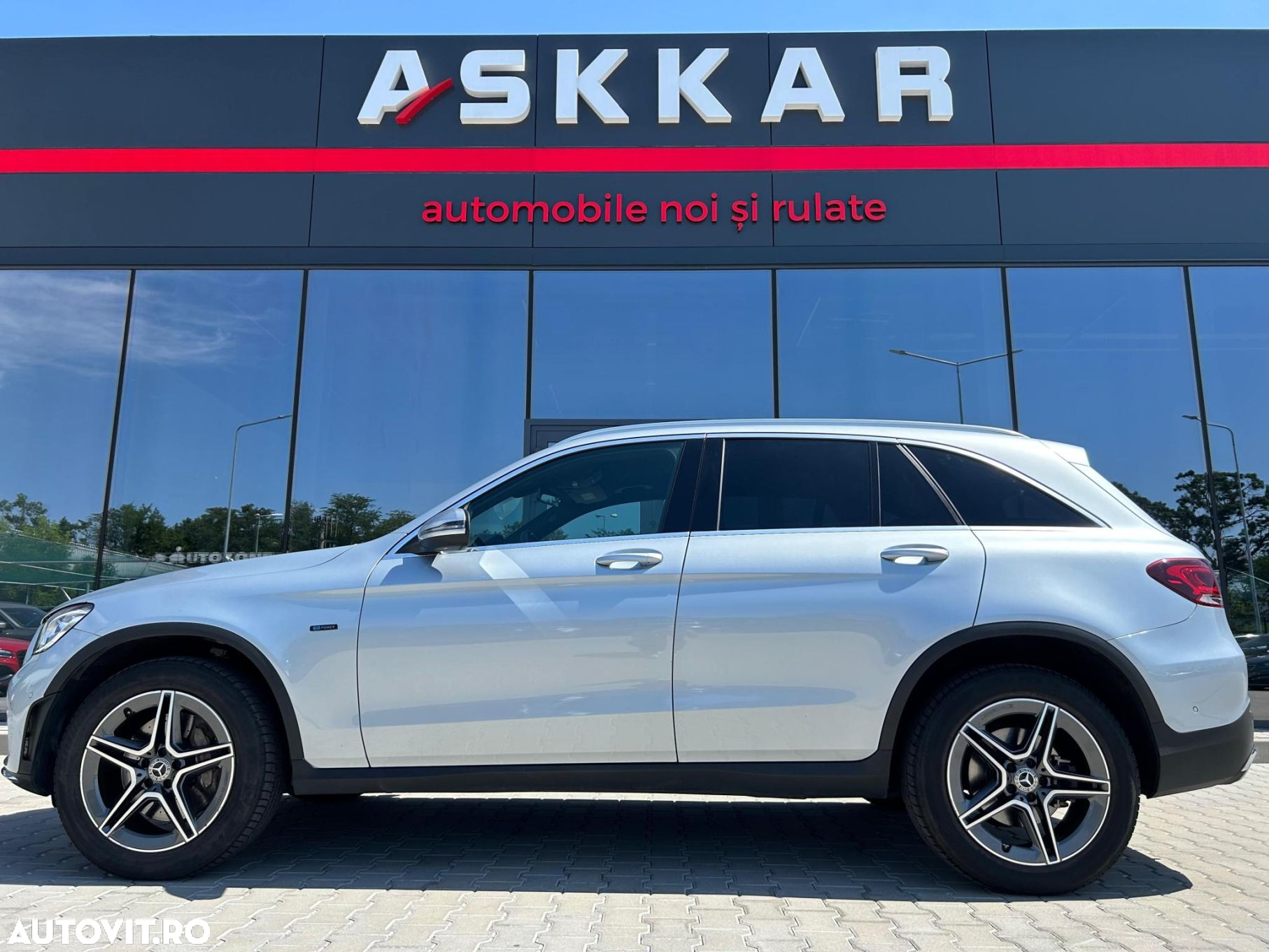 Mercedes-Benz GLC 300 e 4Matic 9G-TRONIC AMG Line - 9
