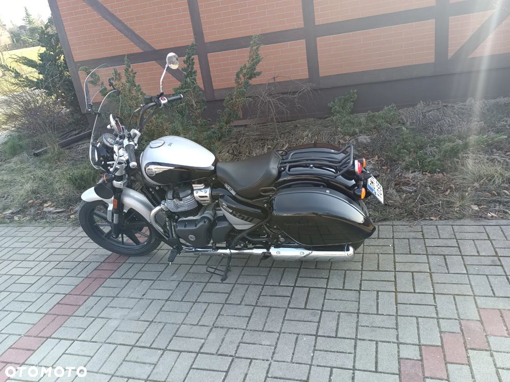 Royal Enfield Super Meteor - 2