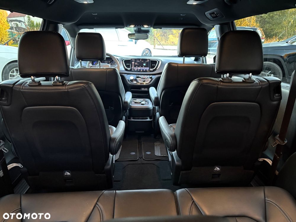 Chrysler Pacifica - 18