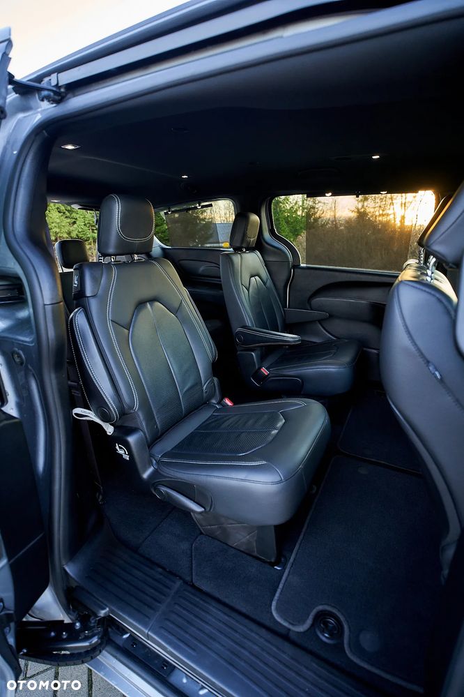 Chrysler Pacifica - 30