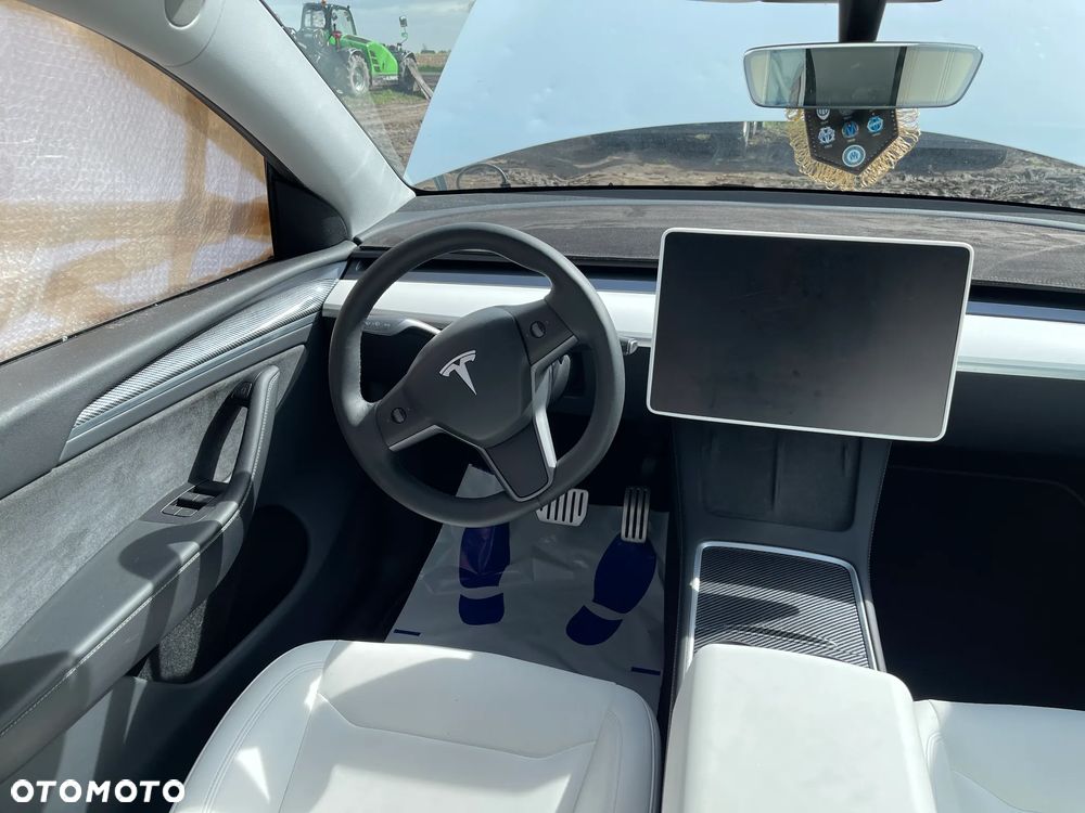 Tesla Model Y Long Range Dual Motor AWD - 9