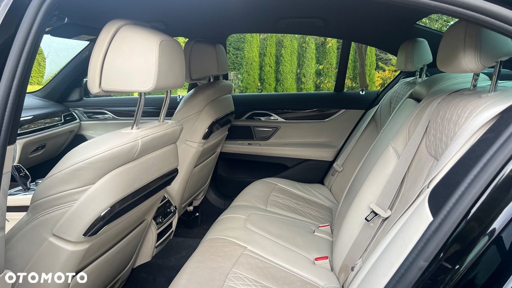 BMW Seria 7 740d xDrive - 25