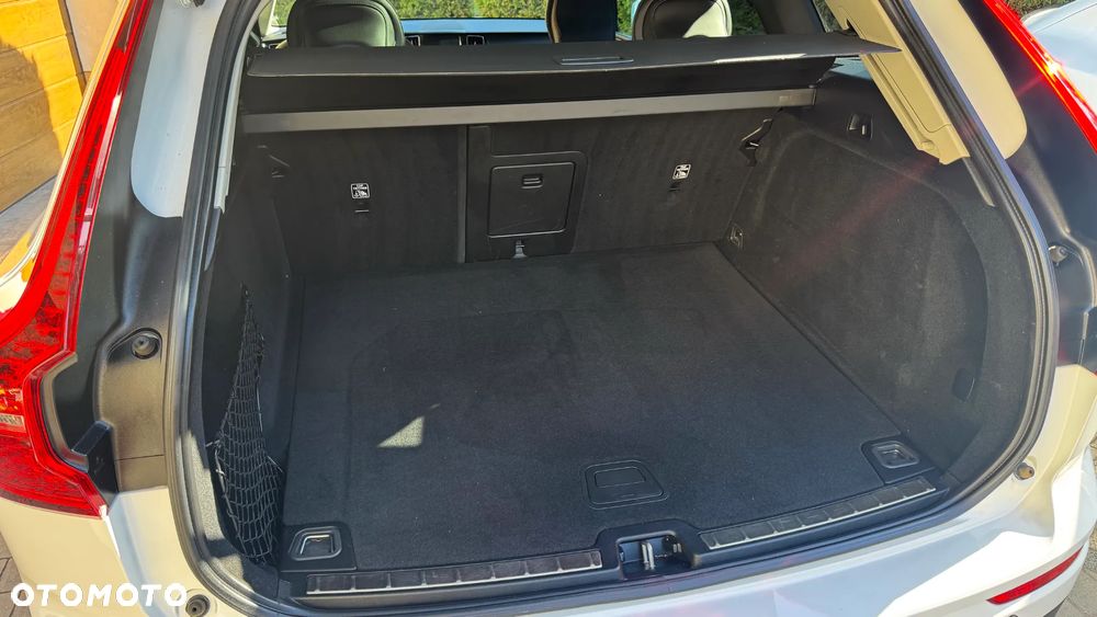 Volvo XC 60 D4 Momentum Pro - 32