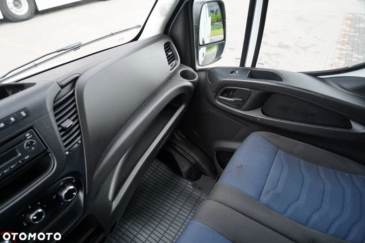 Iveco DAILY 35-140 / WYWROTKA TYLNOZSYPOWA / BLIŹNIAK / SKRZYNIA NARZĘDZIOWA / HAK / MANUAL / 3 OSOBOWY / SPROWADZONY / PO KONTRAKCIE SERWISOWYM - 31