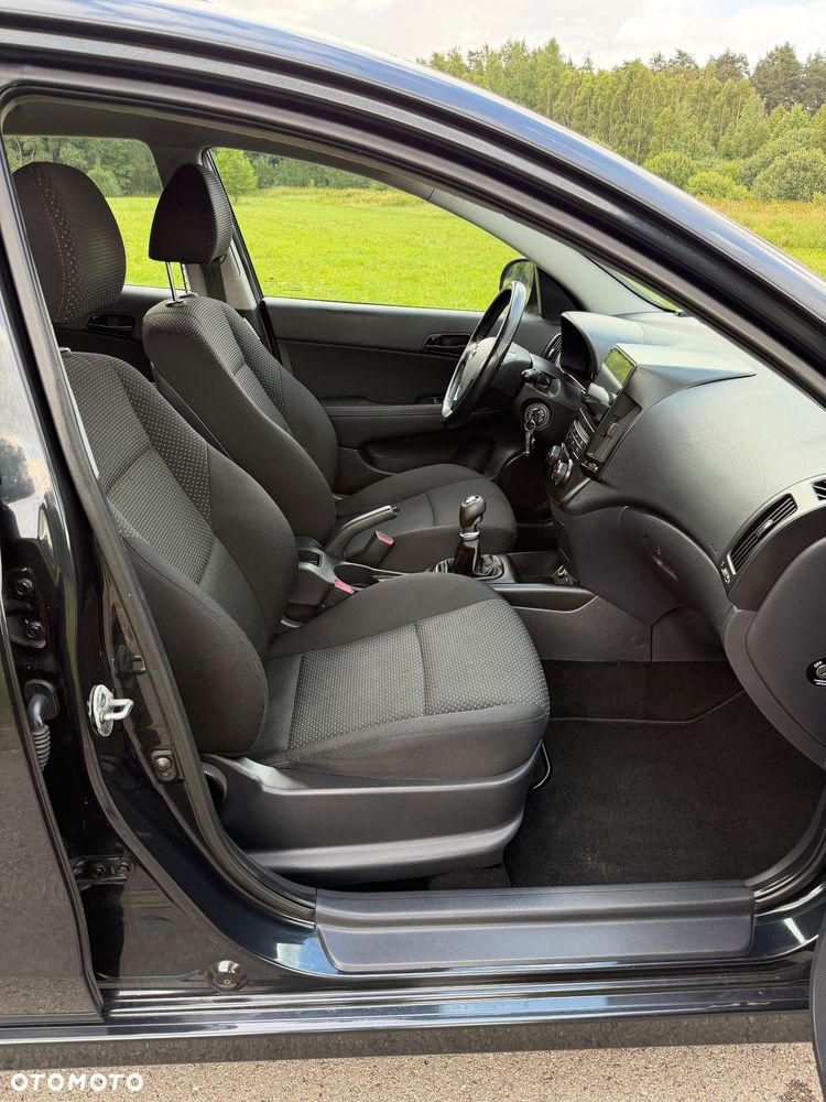 Hyundai i30 i30cw 1.6 CRDi FIFA WM Edition - 20