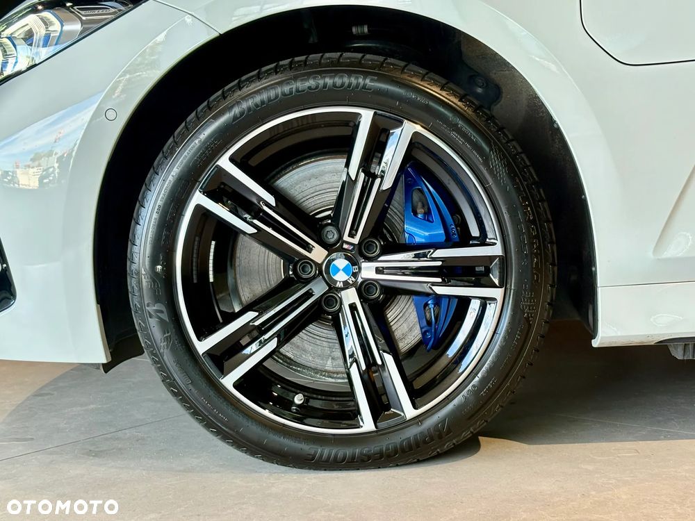 BMW 3 Series 2025 photo 4