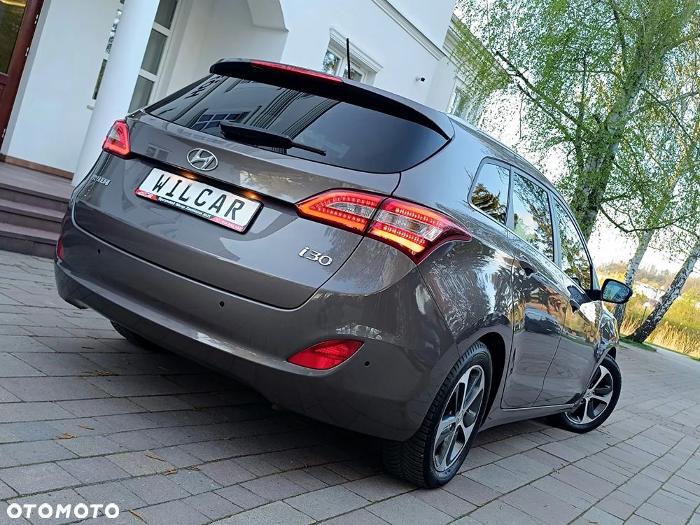 Hyundai i30 blue Kombi 1.6 CRDi Passion - 9