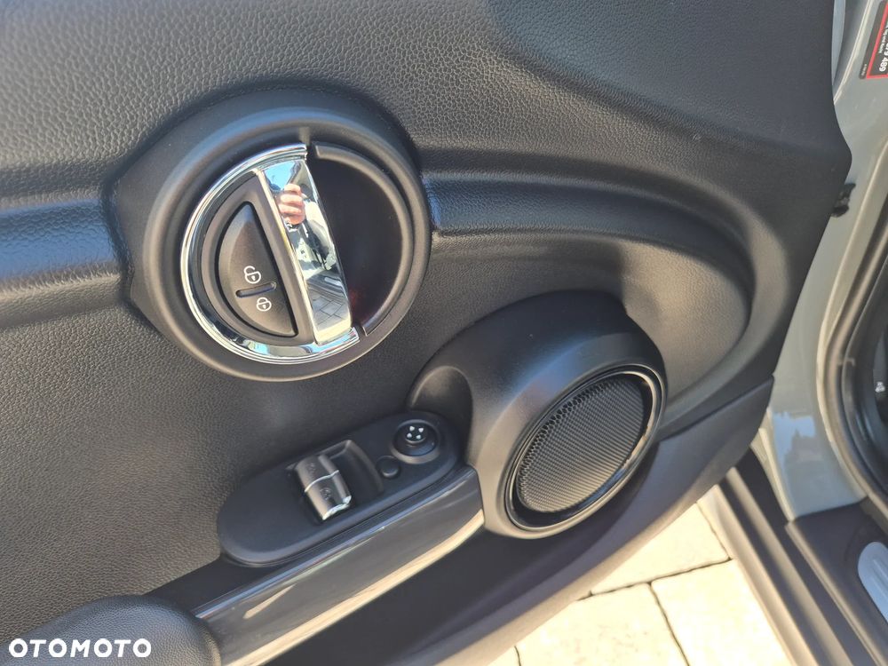 MINI ONE 60 Years - 17