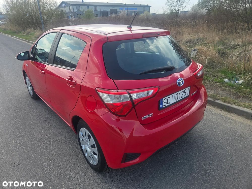 Toyota Yaris Hybrid 100 Dynamic EU6 - 7