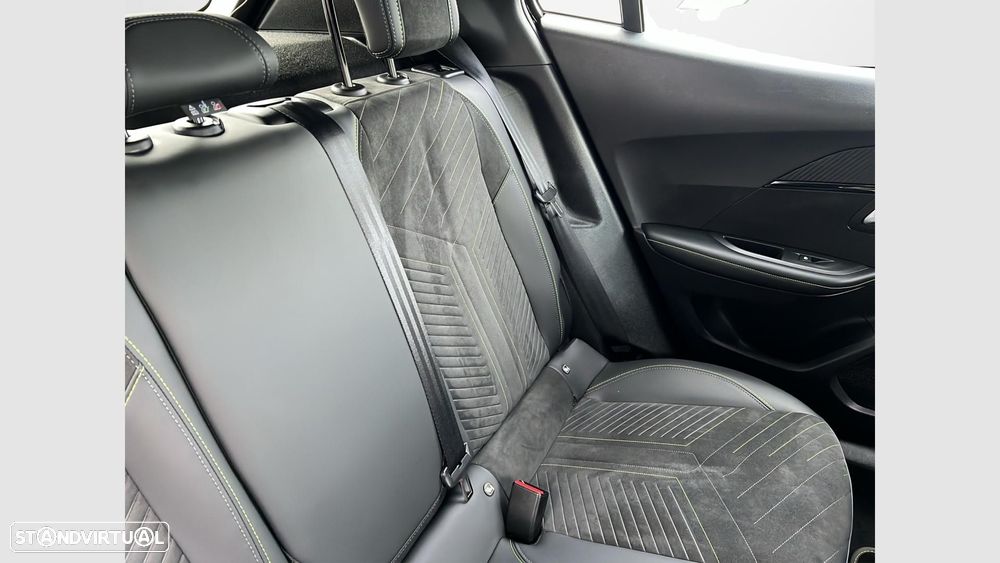 Peugeot 2008 1.2 PureTech GT EAT8 - 13