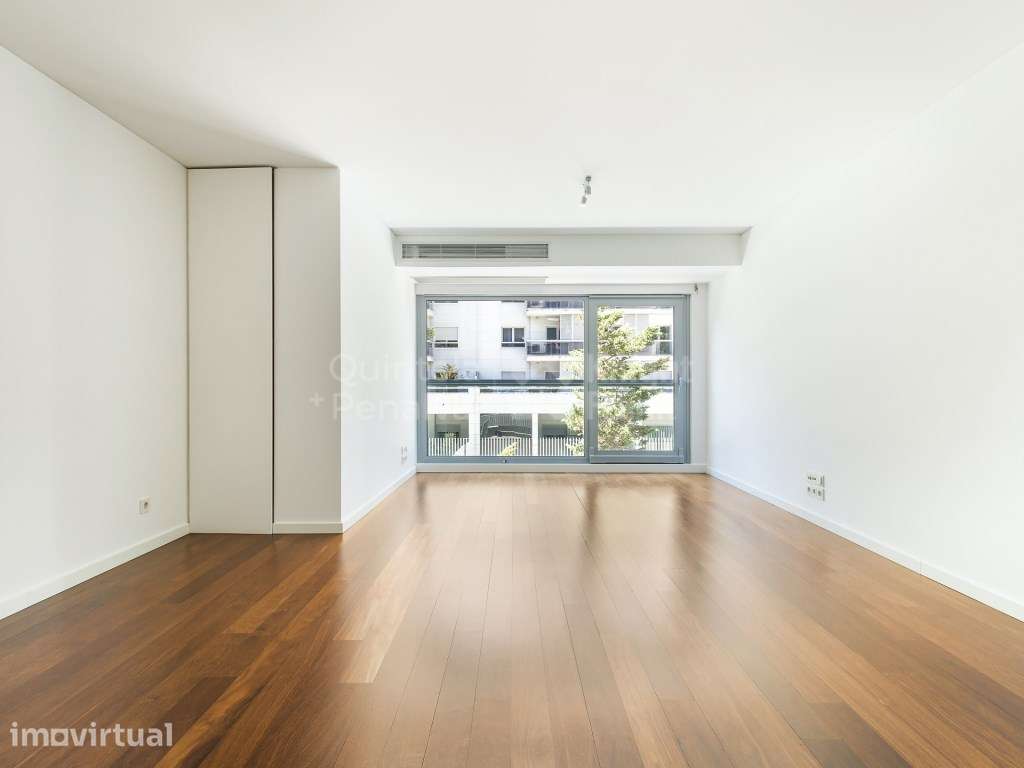 Apartamento T1 sem móveis para arrendamento no Campo Grande - Grande imagem: 2/22