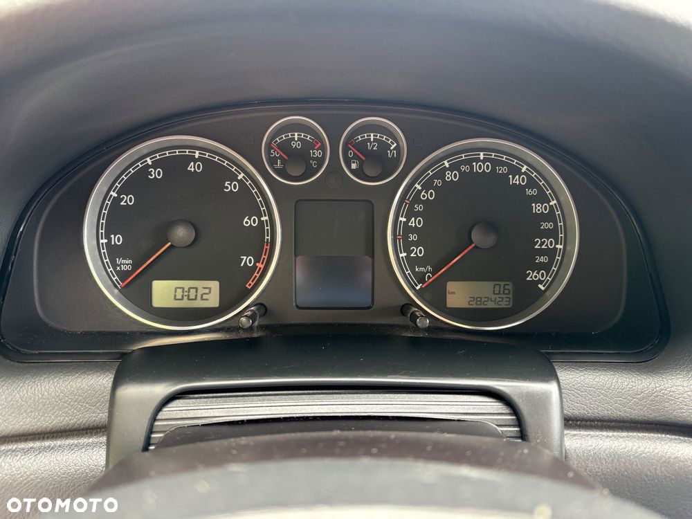 Volkswagen Passat - 36