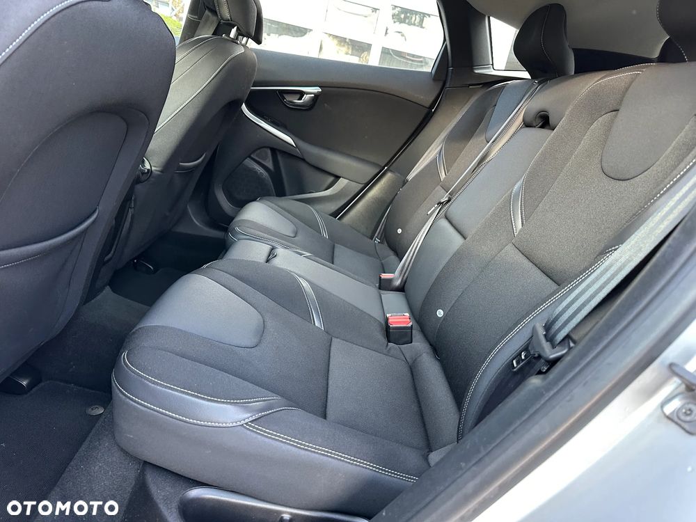 Volvo V40 D4 Drive-E Momentum - 9