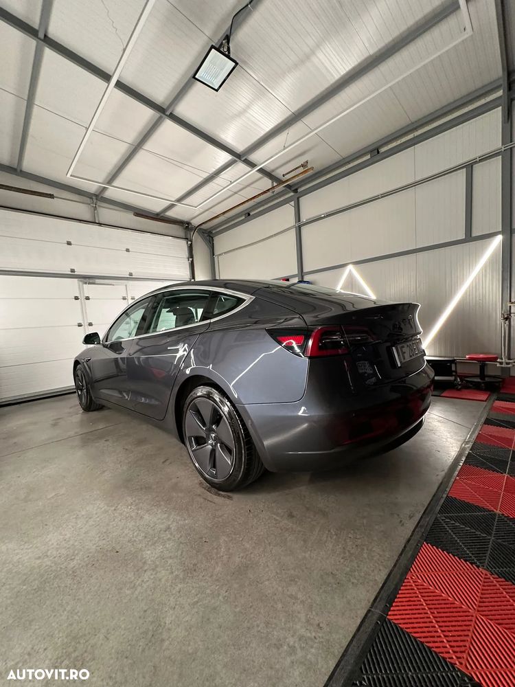 Tesla Model 3 - 3