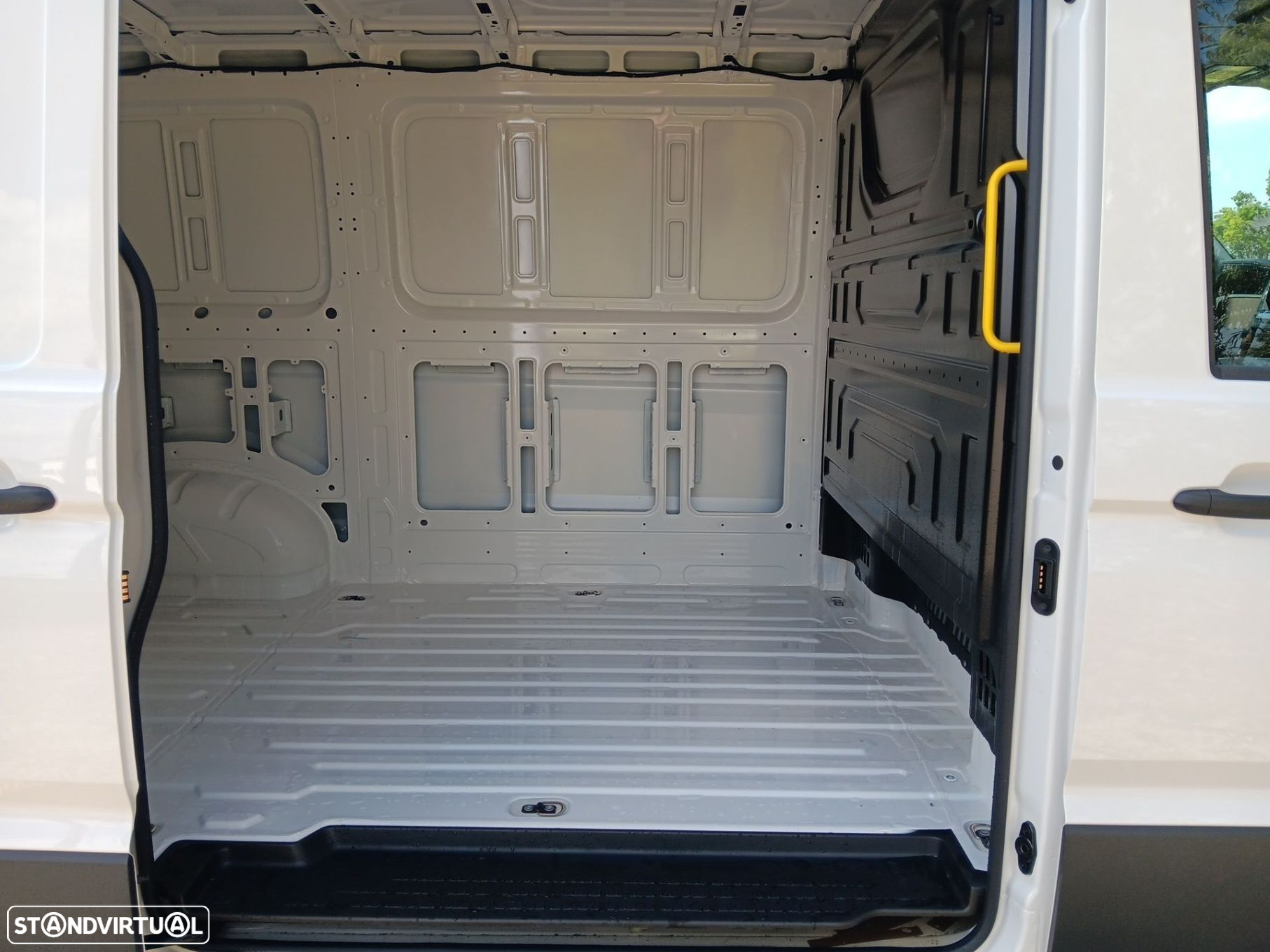 VW Crafter 35 CCb Simp L3 2.0TDI Tras - 11