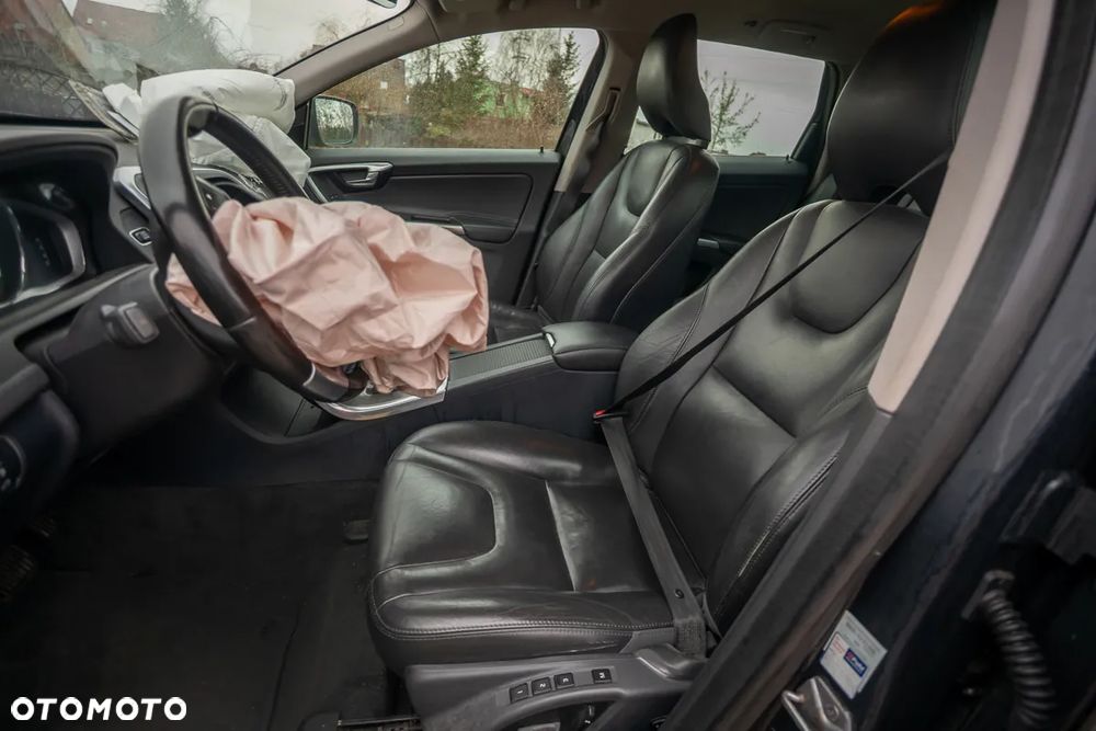 Volvo XC 60 D3 Geartronic Momentum - 11