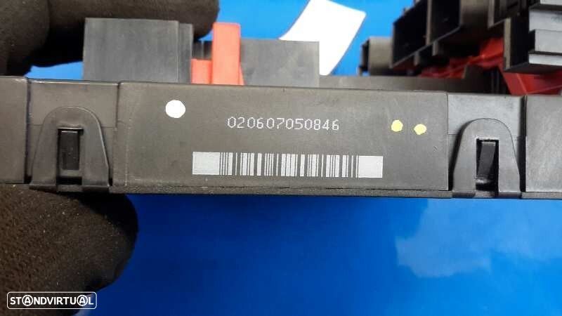 CAIXA RELÉS / FUSÍVEIS VOLKSWAGEN CADDY III FURGÃO 2006 -3C0937049D - 5