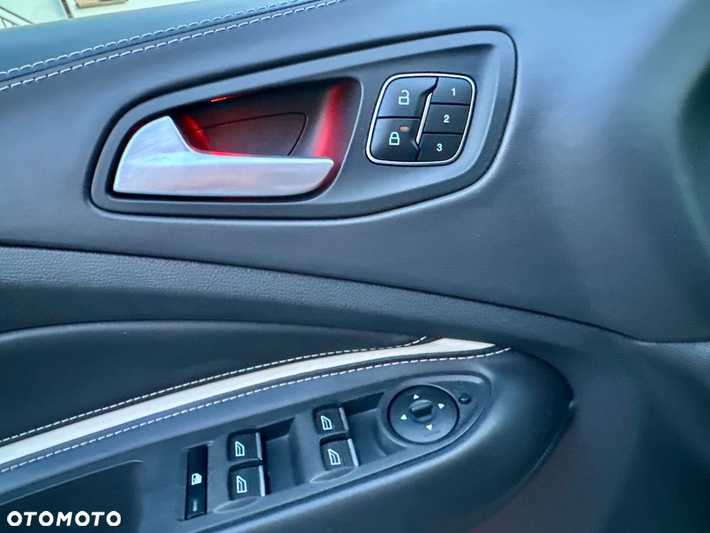 Ford Kuga 1.5 EcoBoost 2x4 Vignale - 24