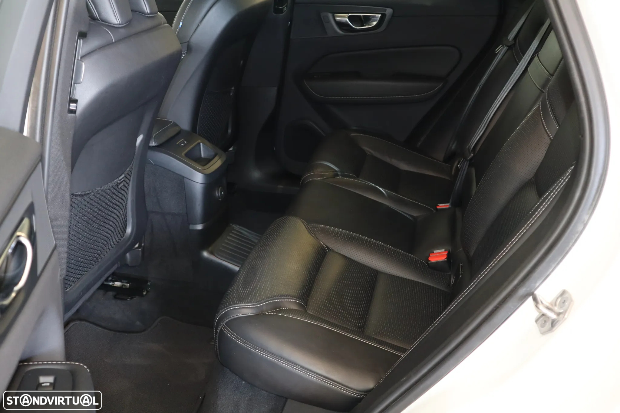 Volvo XC 60 2.0 T6 PHEV Inscription AWD - 9