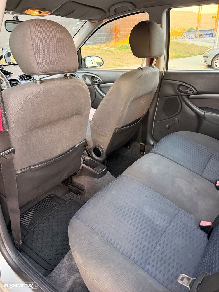 Ford Focus SW 1.8 TDdi Ghia - 10
