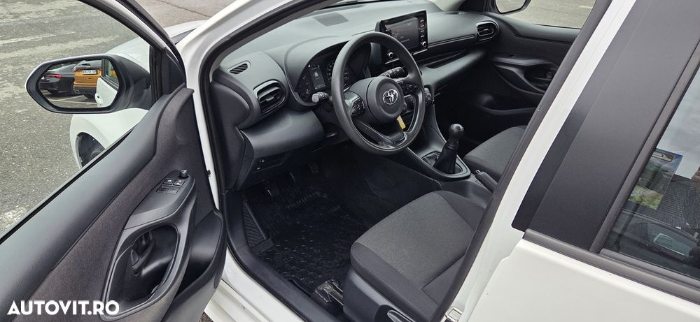 Toyota Yaris 1.0 L Eco - 11