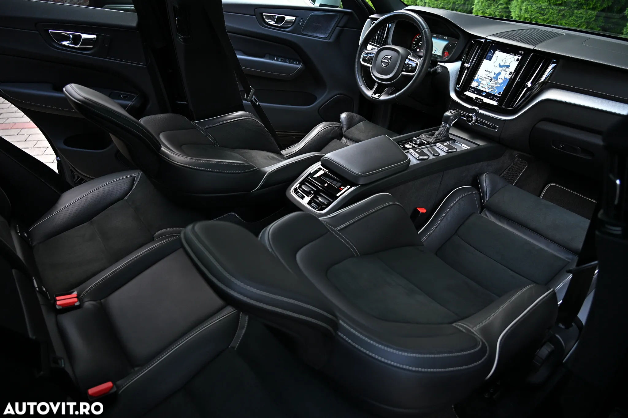Volvo XC 60 D5 AWD Geartronic RDesign - 13