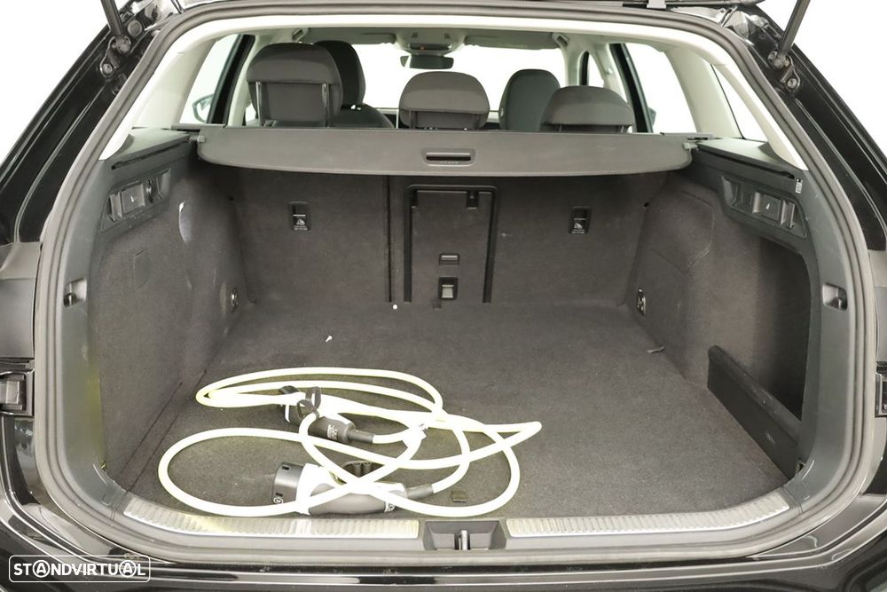 VW Passat Variant 1.5 TSI eHybrid DSG - 23