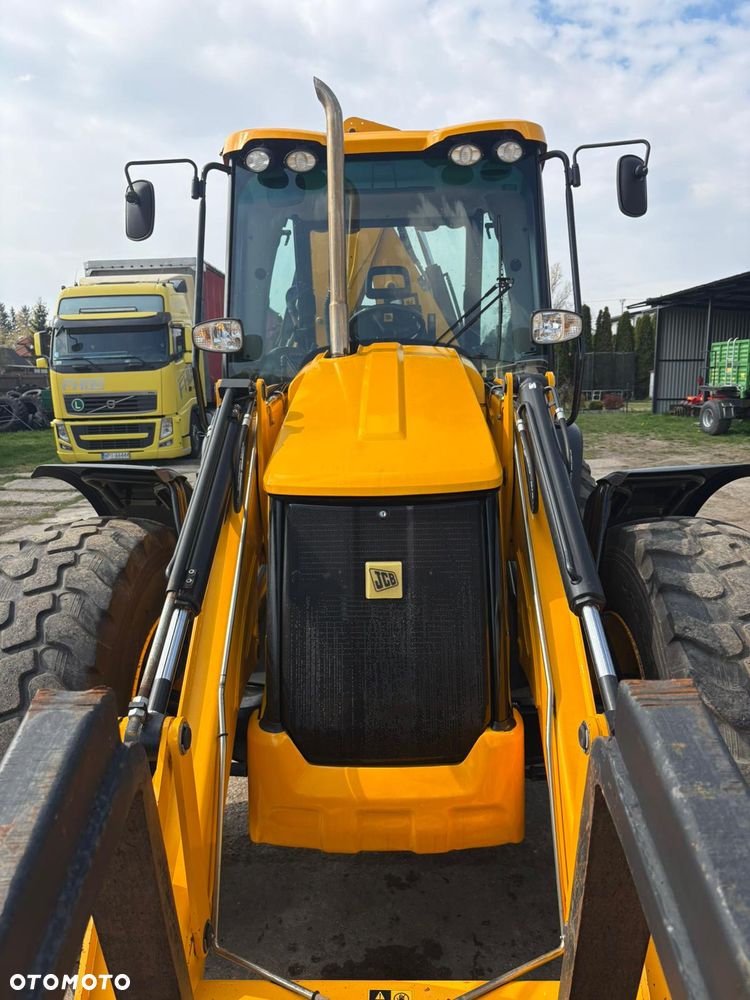JCB 4CX - 17