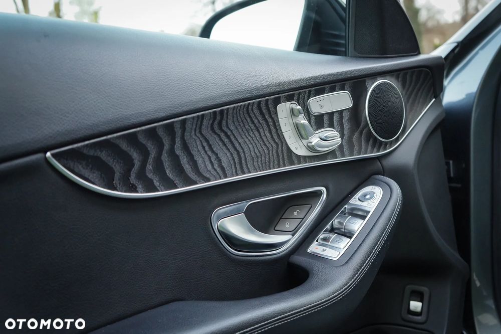 Mercedes-Benz Klasa C 300 9G-TRONIC AMG Line - 22