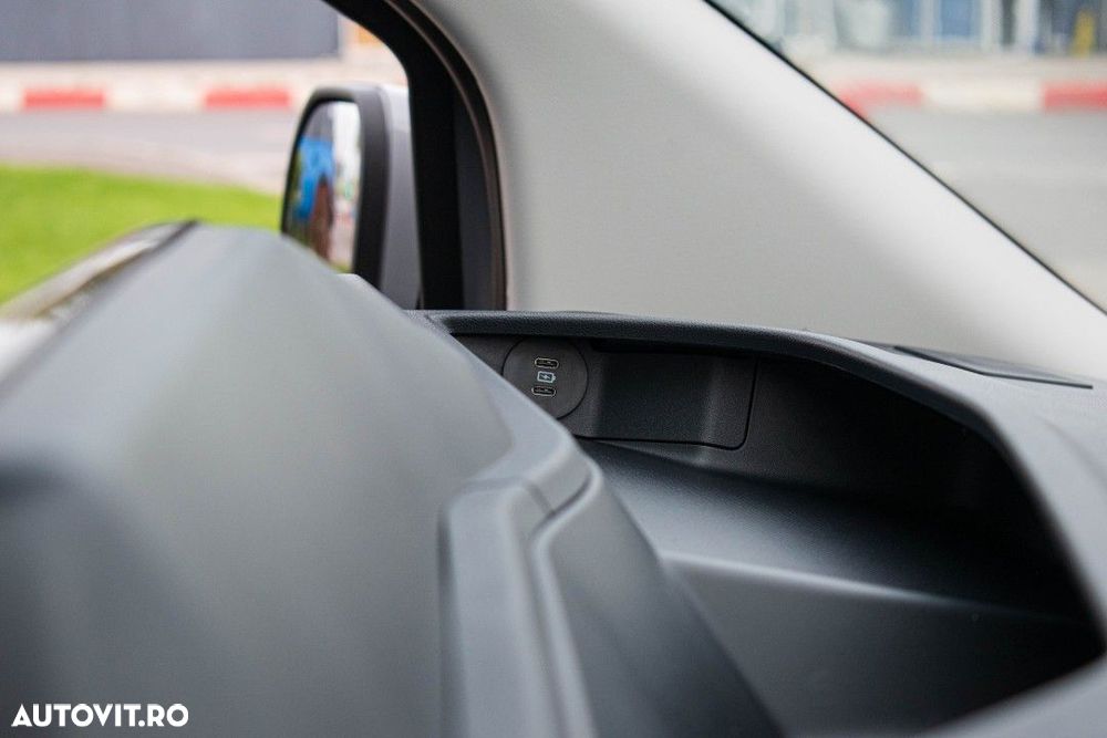 Ford Tourneo Custom - 37