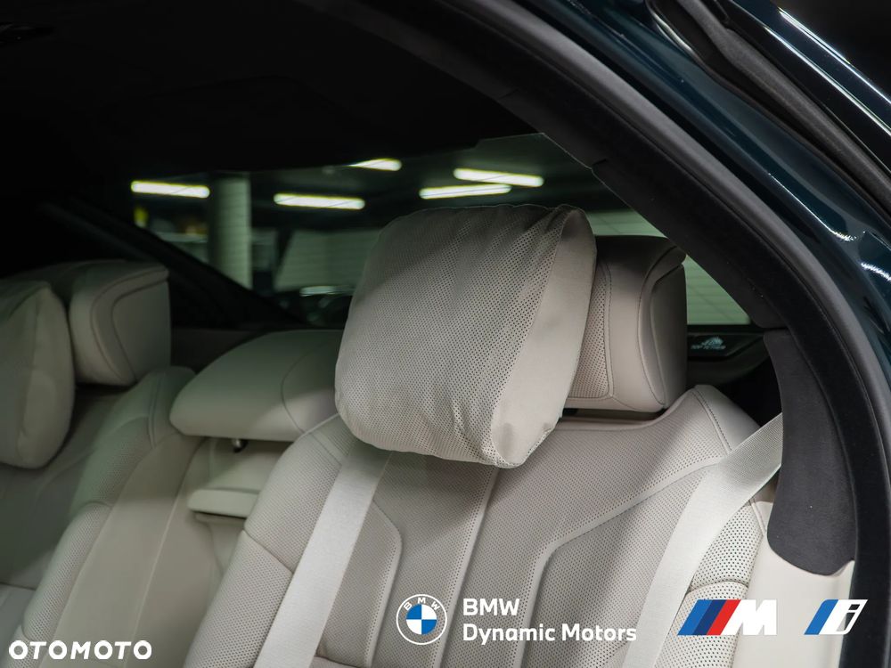BMW Seria 7 740 xDrive - 23