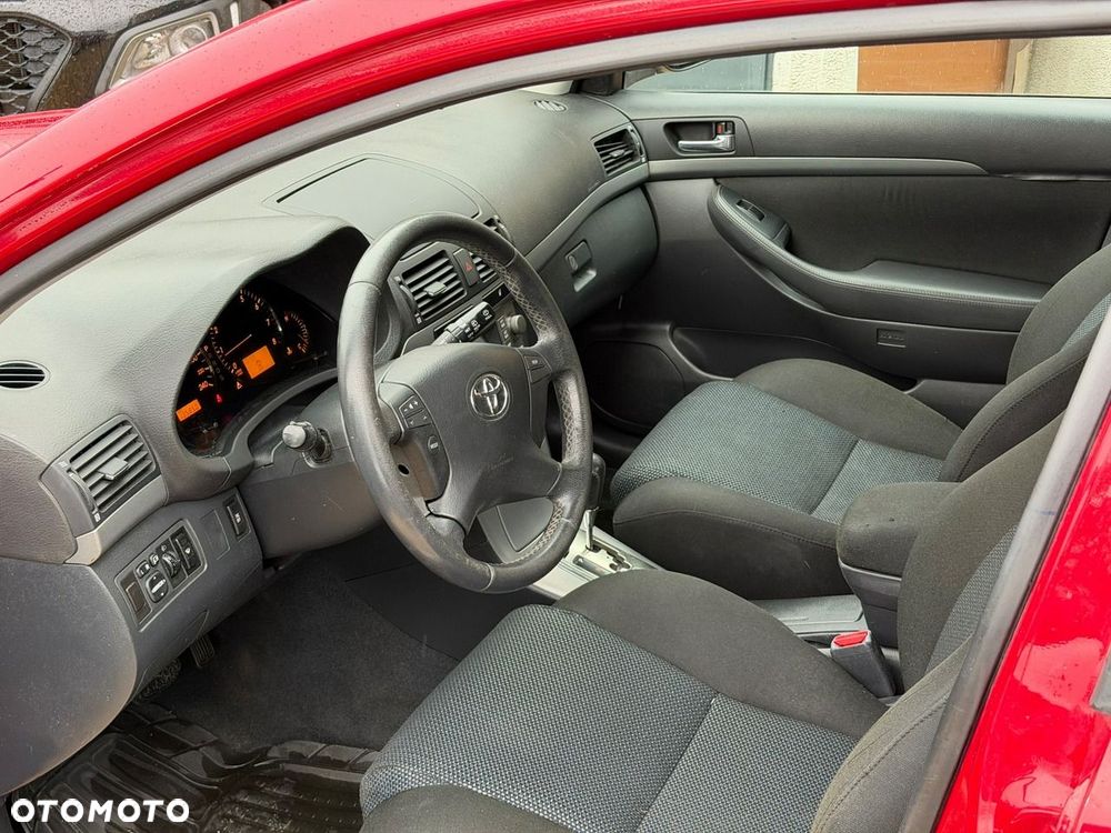 Toyota Avensis - 10