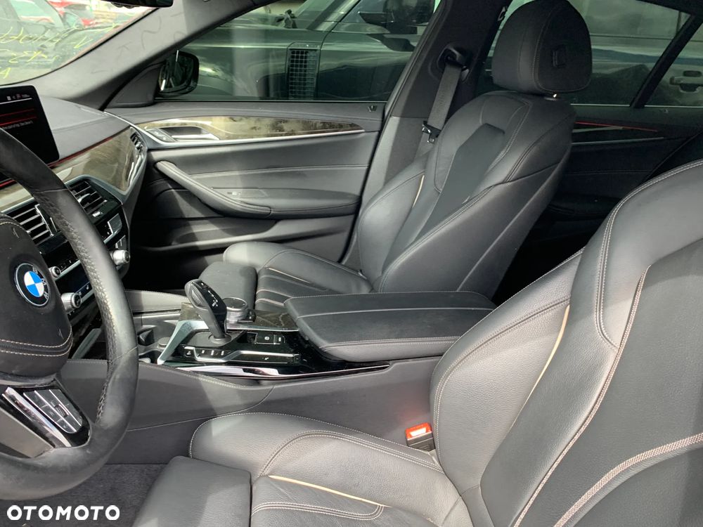BMW Seria 5 530i xDrive Sport Line - 13