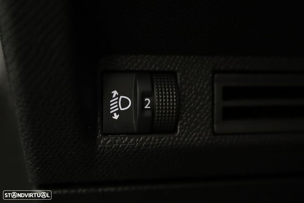 Peugeot 3008 1.2 Hybrid Allure e-DCS6 - 18