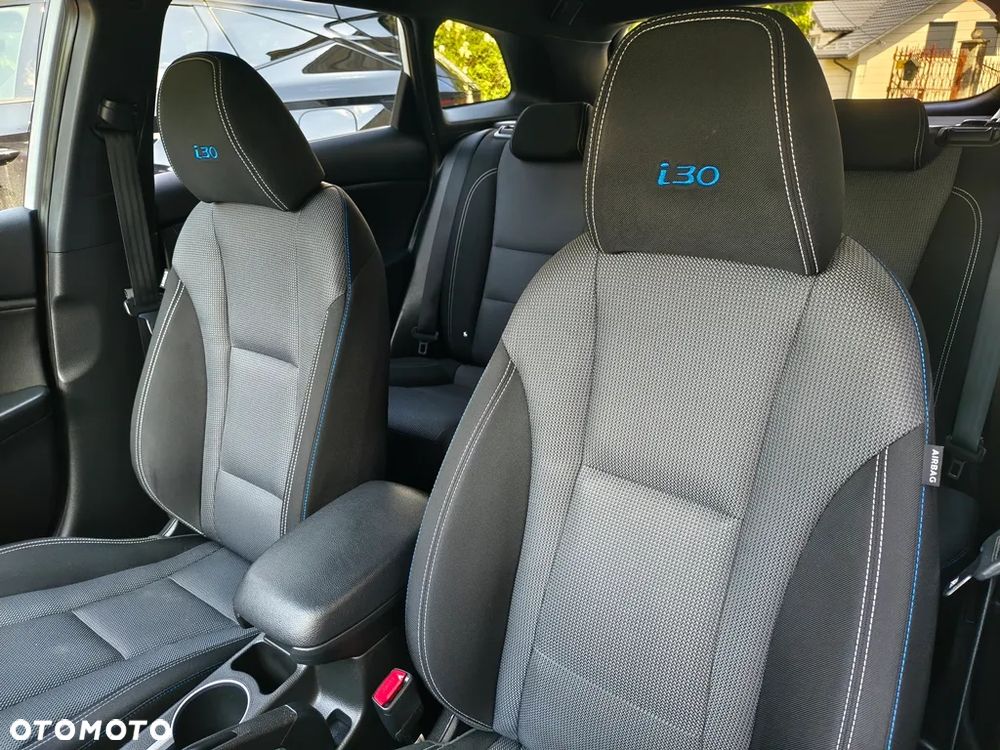 Hyundai i30 blue Kombi 1.4 Passion - 17