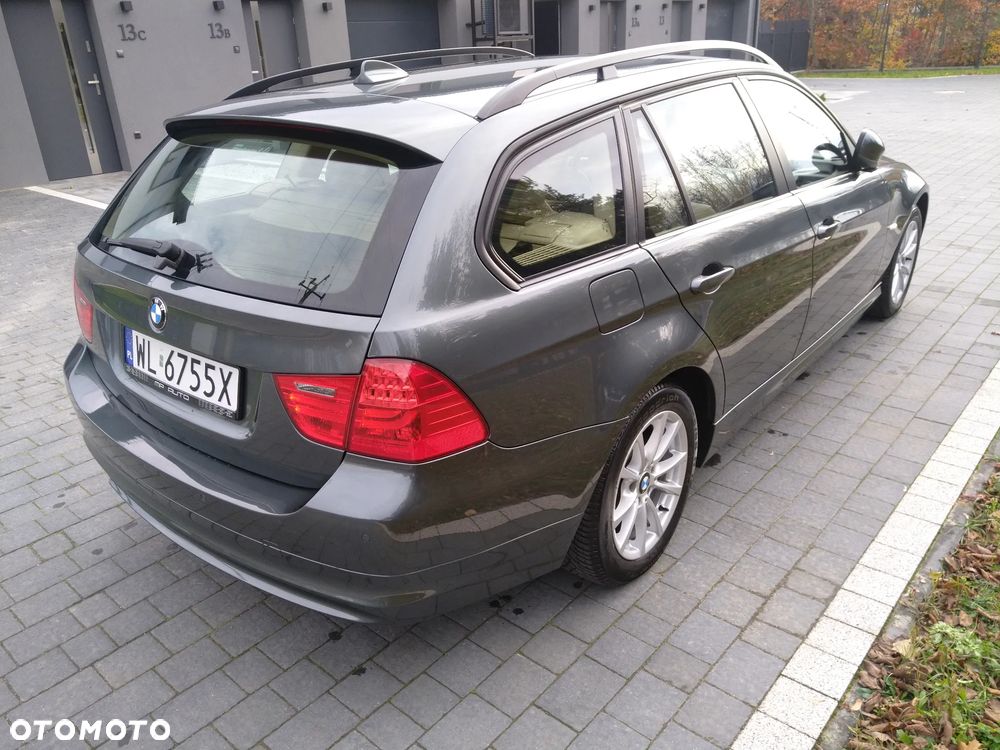 BMW Seria 3 318d DPF Touring - 11