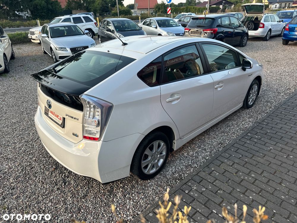 Toyota Prius (Hybrid) - 6